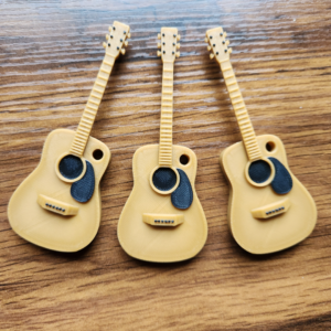 Llavero guitarra acústica