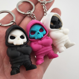 Llavero calavera urbana – Figura de acción con buzo canguro