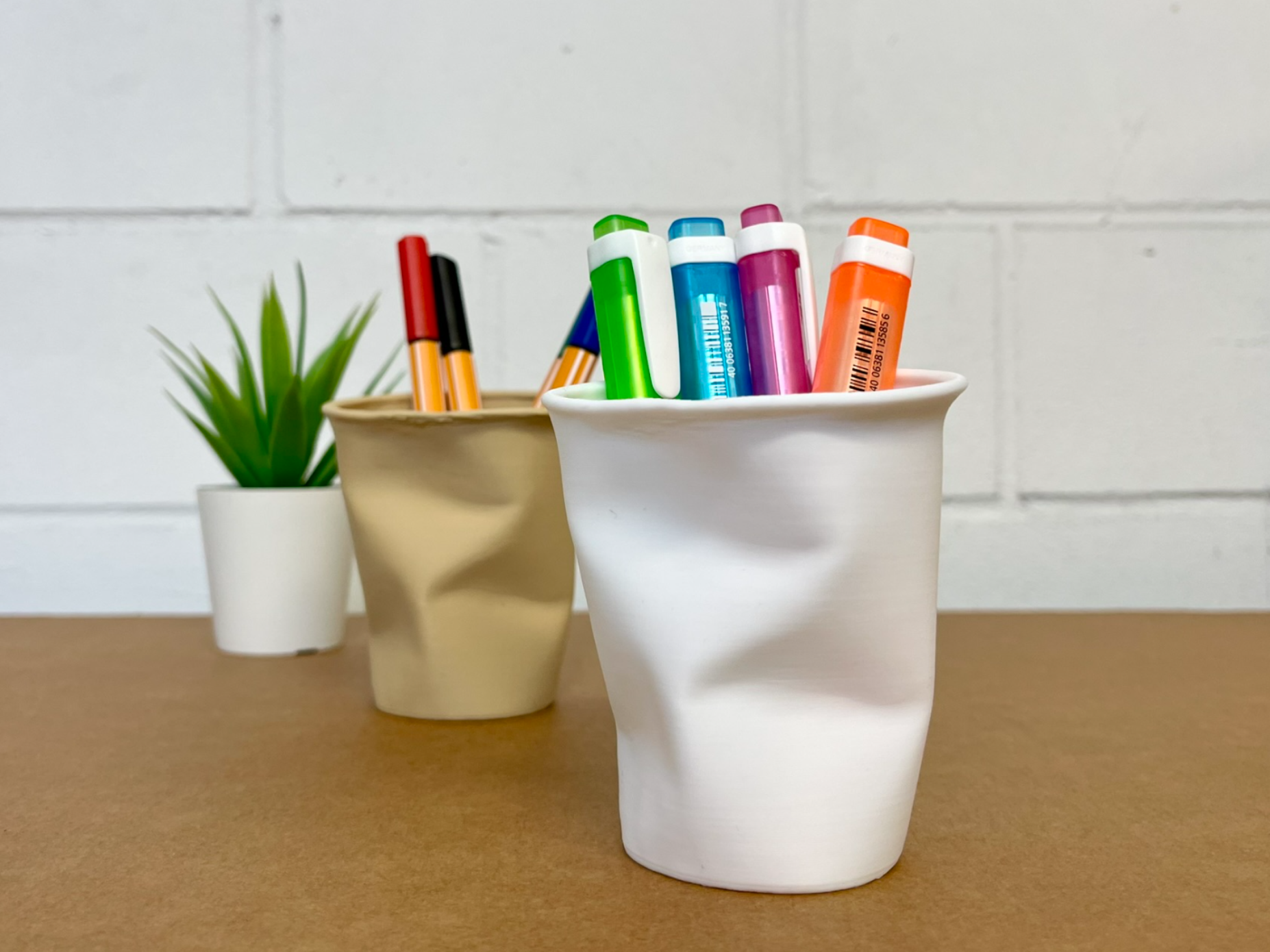 Vaso de papel arrugado