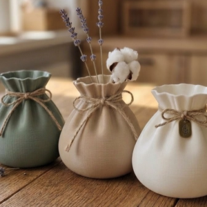 Florero minimalista con cordón – Decoración rústica y acogedora